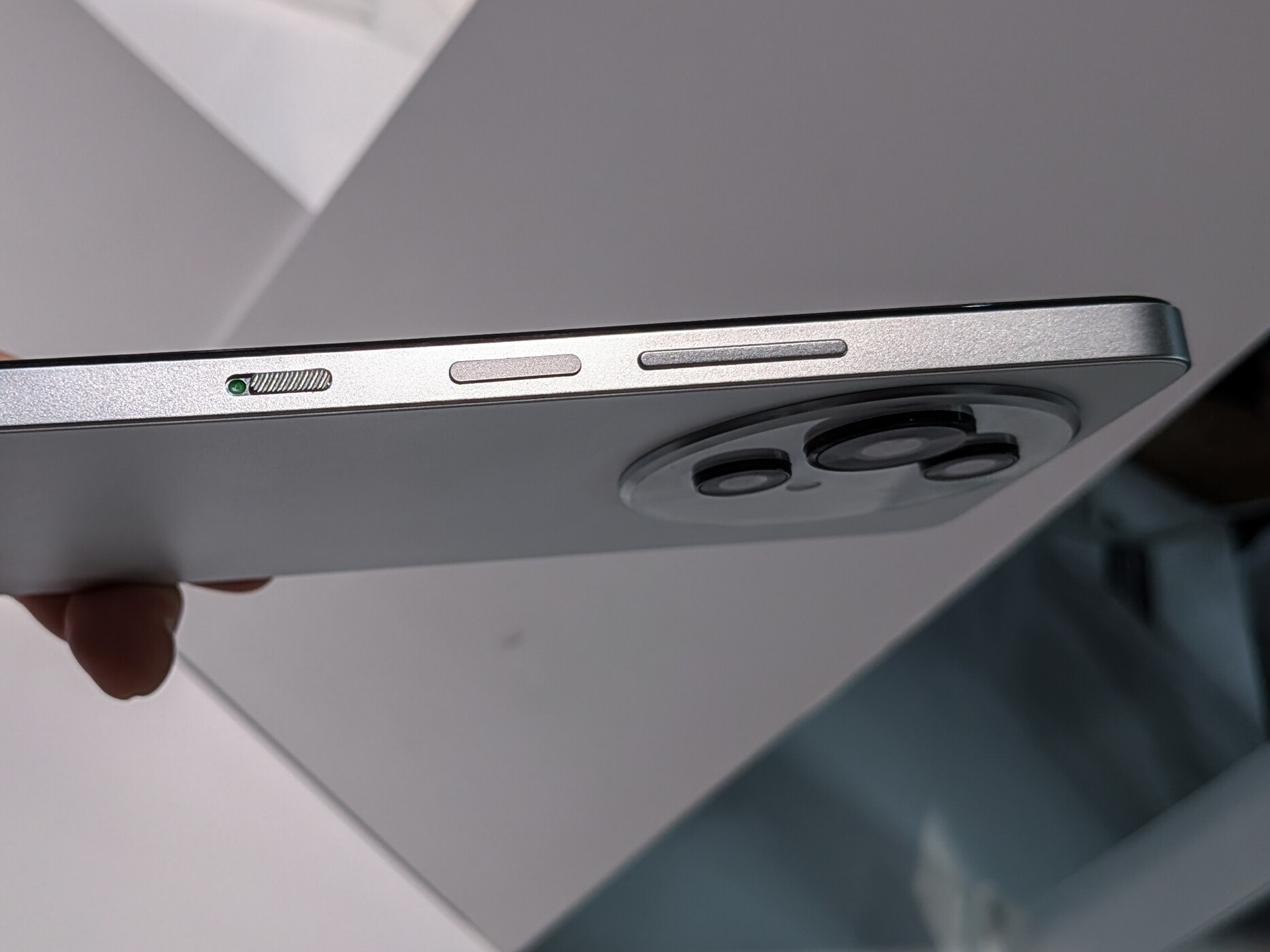 From smartphone to e-reader at the touch of a button with the TCL